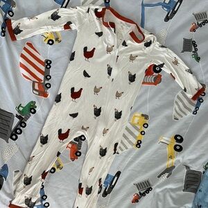 KYTE baby 2T unisex chicken  print footless zipper onesie pajama